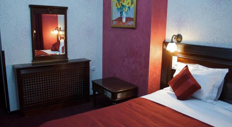 Daily Plaza Hotel Suceava Exterior photo